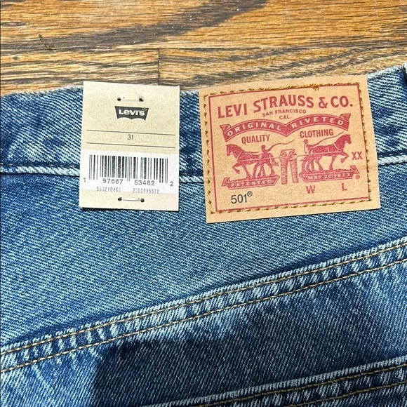 Levi's Women's Blue Denim Shorts - Picture 4 of 4